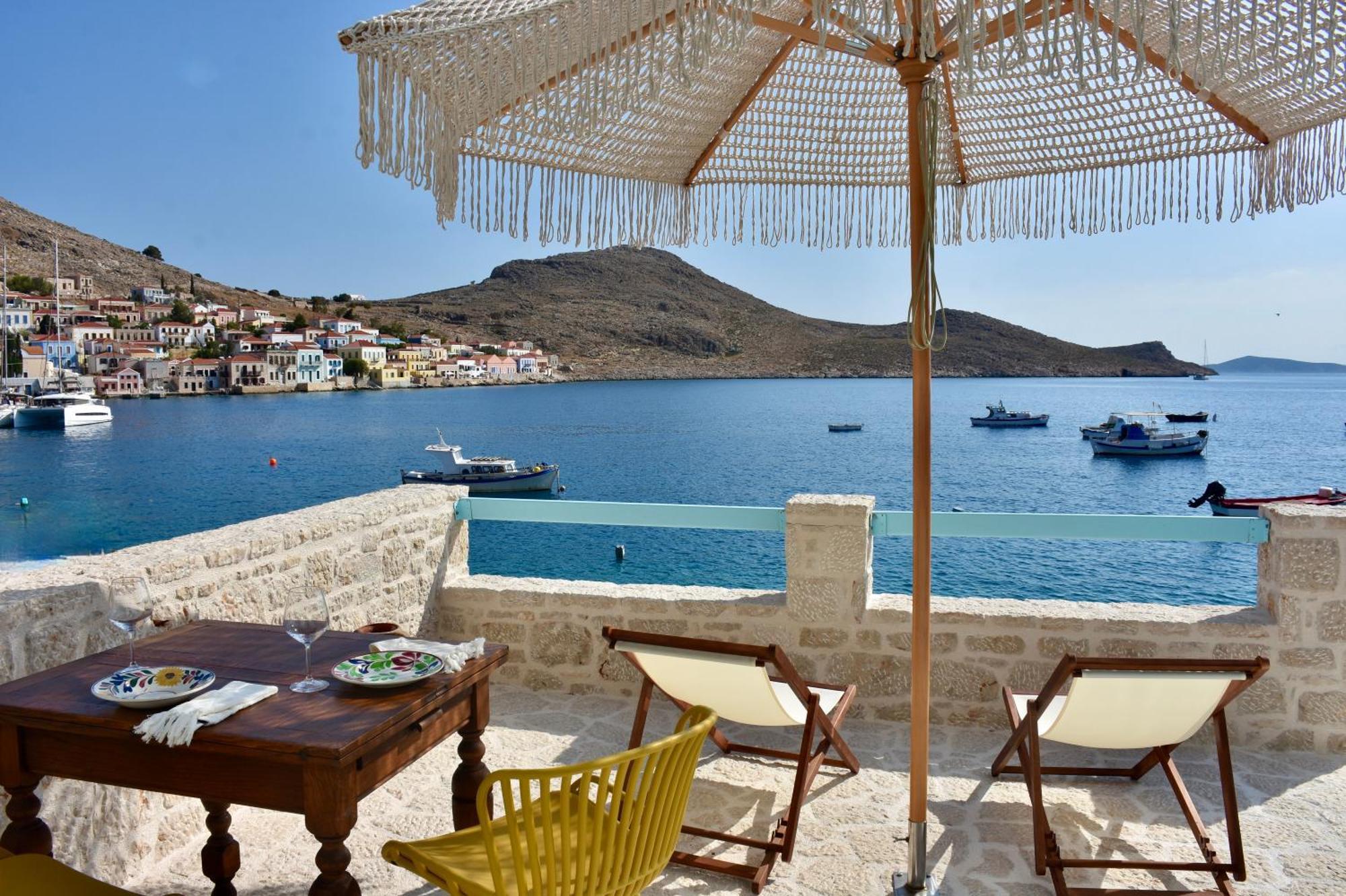Salt Retreat - Seafront Villa Chalki Town Zewnętrze zdjęcie