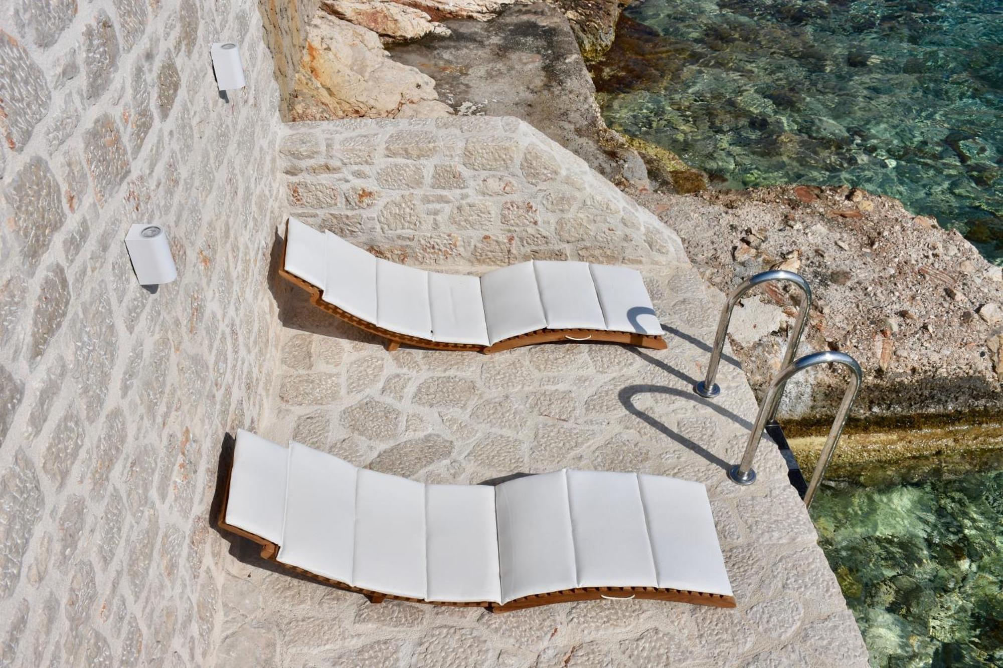 Salt Retreat - Seafront Villa Chalki Town Zewnętrze zdjęcie